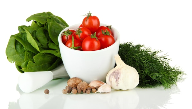 Miska z kolorowymi składnikami na stole